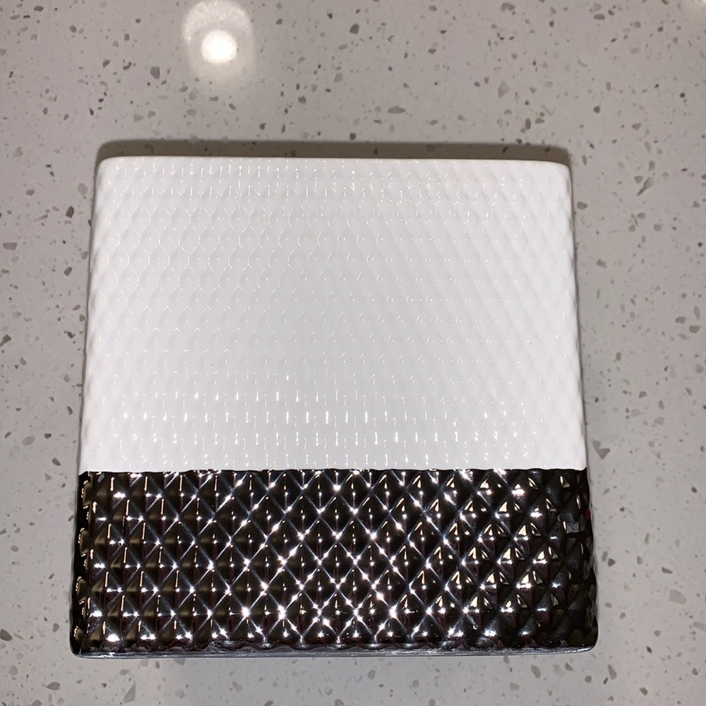 Ceramic white and silver diamond embossed tissue box holder